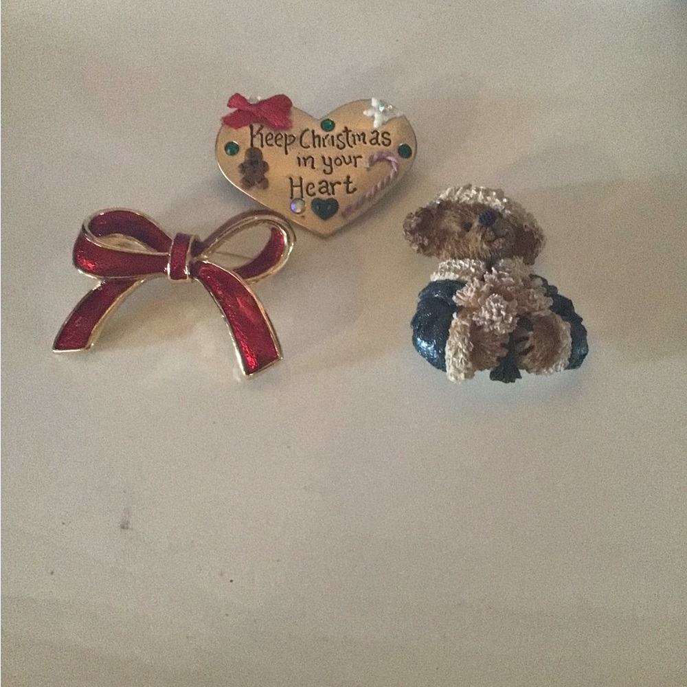 Vintage Holiday Brooch set